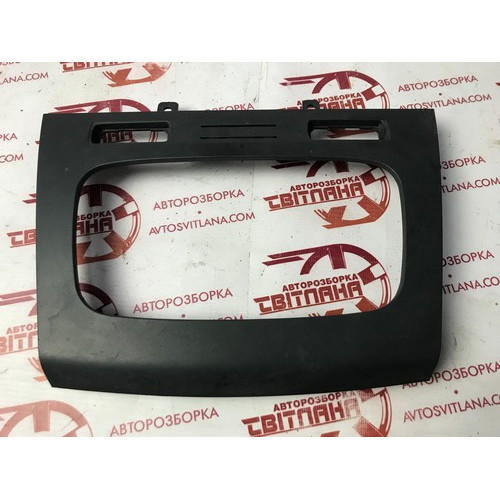 Накладка торпеди центральна Ford Connect 2002-2013 9T1618835ADD6A7